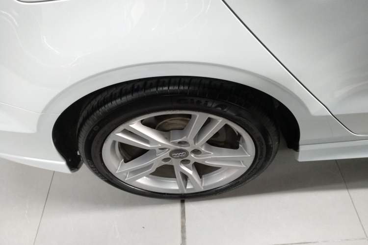 Used Audi A3 2020 Limousine 35 TFSI Fashion Edition China VI Emission Standard Right Rear Wheel Hub