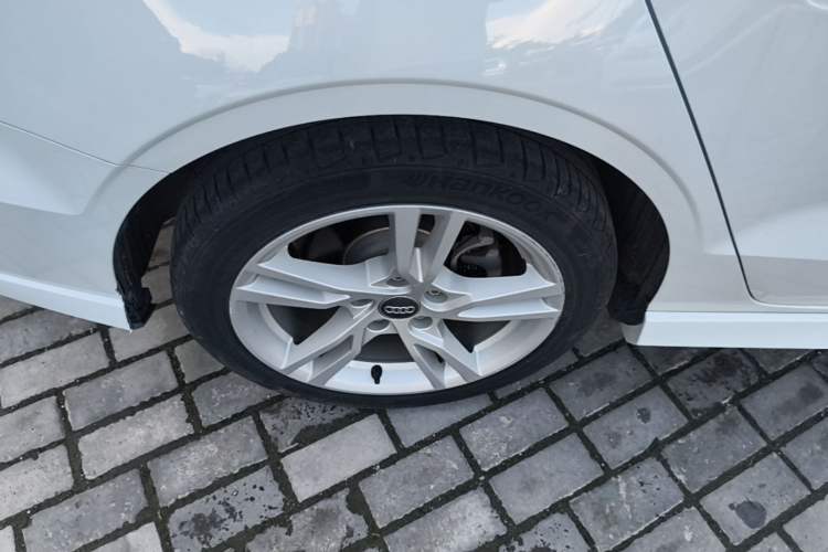 Used Audi A3 2020 Limousine 35 TFSI Fashion Edition China VI Emission Standard Right Rear Wheel Hub