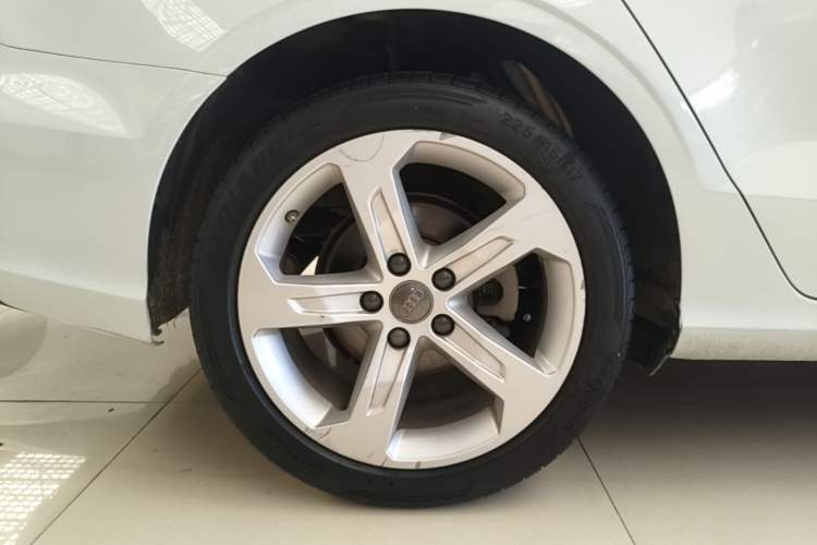 Used Audi A3 2020 Limousine 35 TFSI Ambition China VI Right Rear Wheel Hub