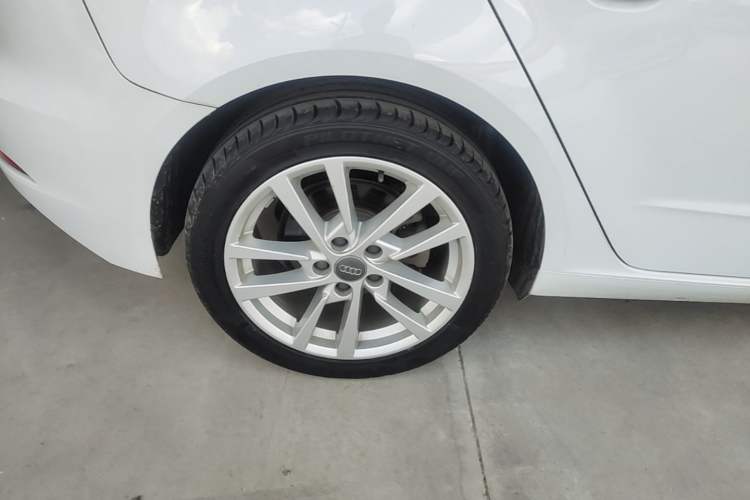Used Audi A3 2020 Sportback 35 TFSI Ambition China VI Right Rear Wheel Hub