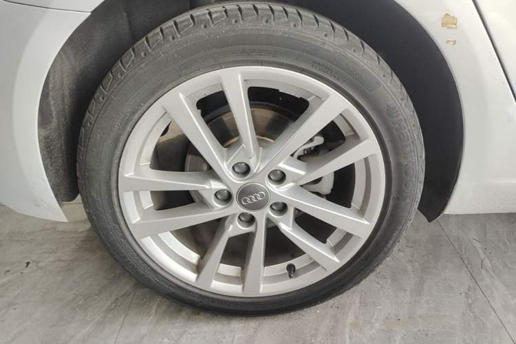 Used Audi A3 2020 Restyled Sportback 35 TFSI Entry-Level China VI Emission Standard Right Rear Wheel Hub