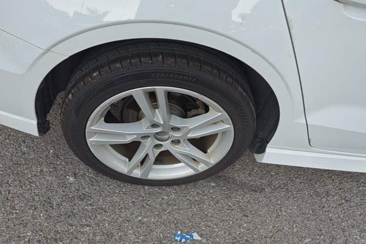 Used Audi A3 2020 Limousine 35 TFSI Fashion Edition China VI Emission Standard Right Rear Wheel Hub