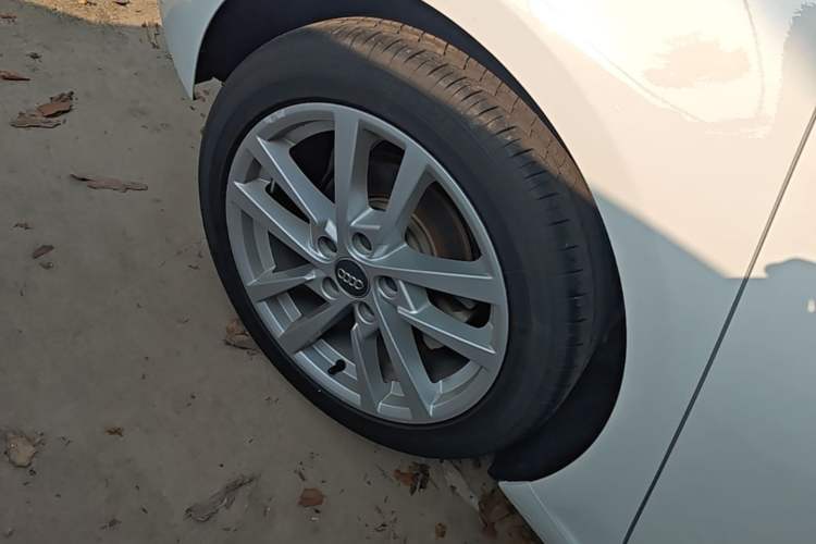 Used Audi A3 2020 Restyled Sportback 35 TFSI Entry-Level China VI Emission Standard Right Rear Wheel Hub