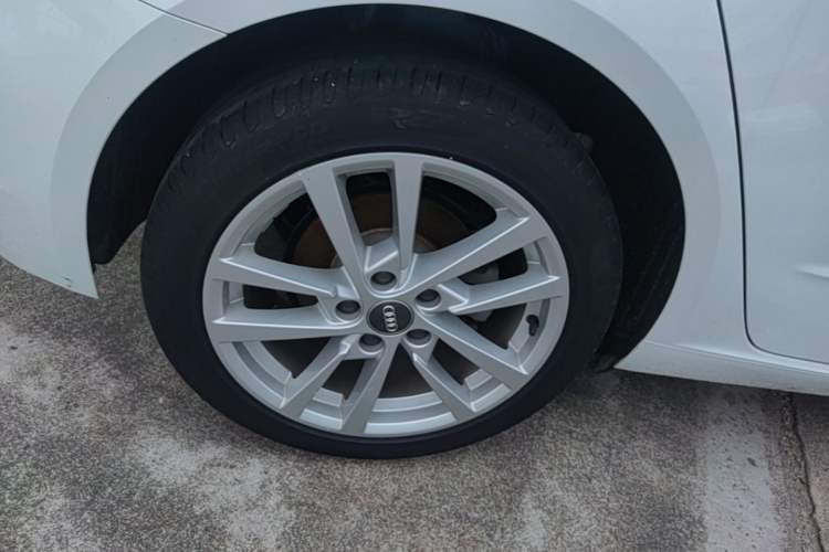 Used Audi A3 2020 Restyled Sportback 35 TFSI Entry-Level China VI Emission Standard Right Rear Wheel Hub