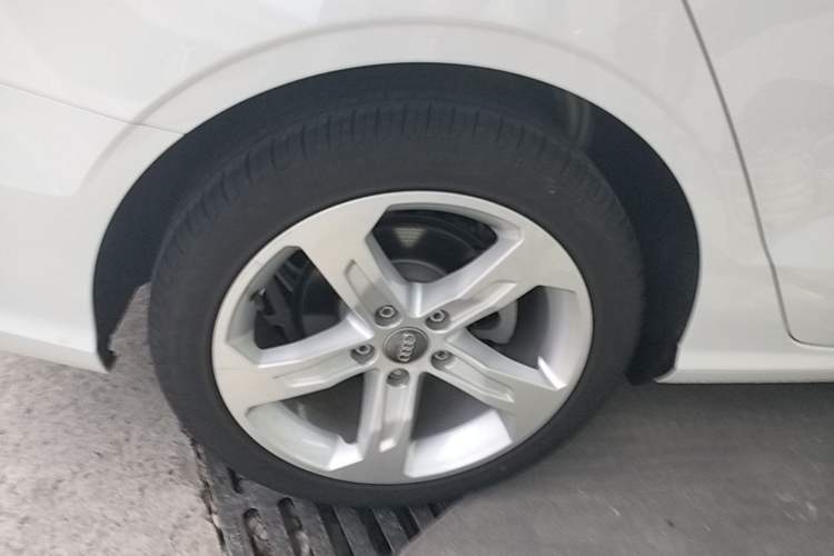 Used Audi A3 2020 Restyled Limousine 35 TFSI Ambition Version China VI Right Rear Wheel Hub