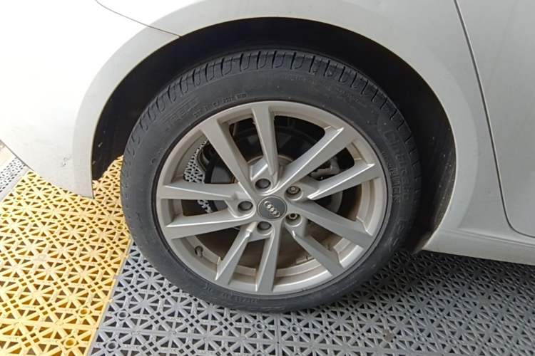 Used Audi A3 2020 Restyled Sportback 35 TFSI Entry-Level China VI Emission Standard Right Rear Wheel Hub