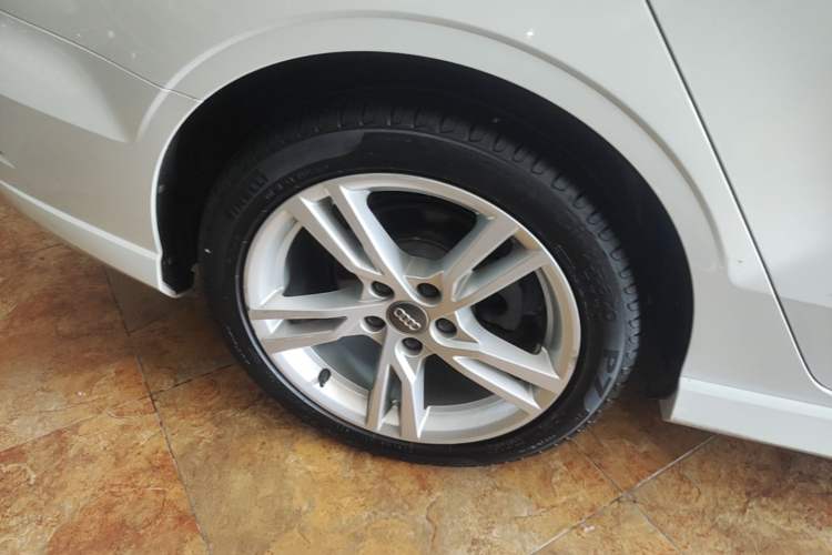 Used Audi A3 2020 Limousine 35 TFSI Fashion Edition China VI Emission Standard Right Rear Wheel Hub
