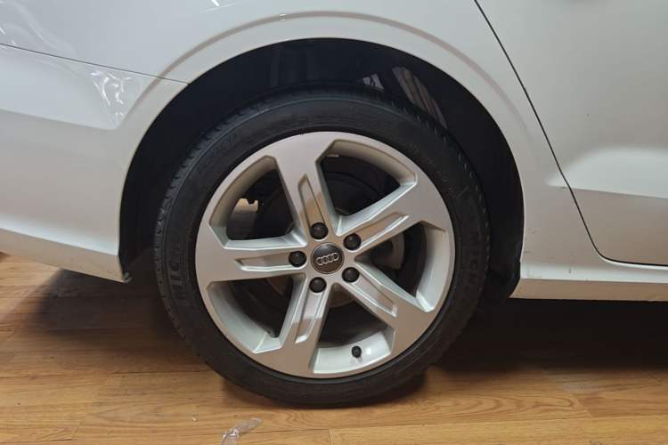 Used Audi A3 2020 Restyled Limousine 35 TFSI Ambition Version China VI Right Rear Wheel Hub