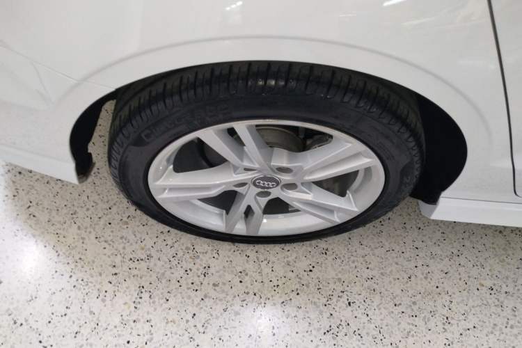 Used Audi A3 2020 Limousine 35 TFSI Fashion Edition China VI Emission Standard Right Rear Wheel Hub