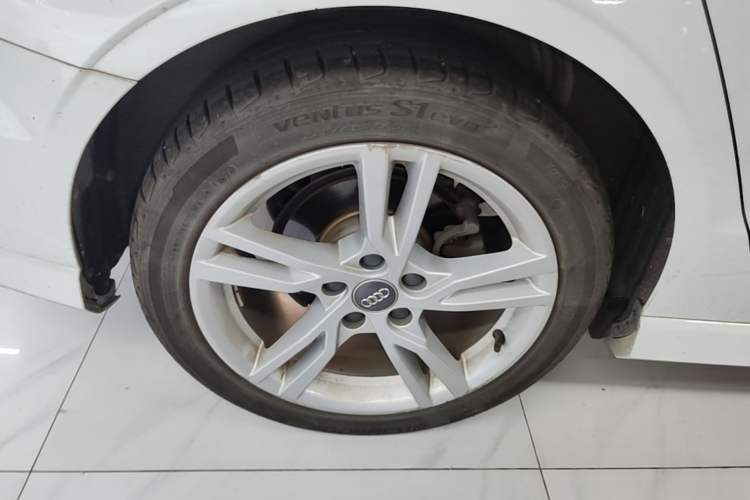 Used Audi A3 2020 Limousine 35 TFSI Fashion Edition China VI Emission Standard Right Rear Wheel Hub