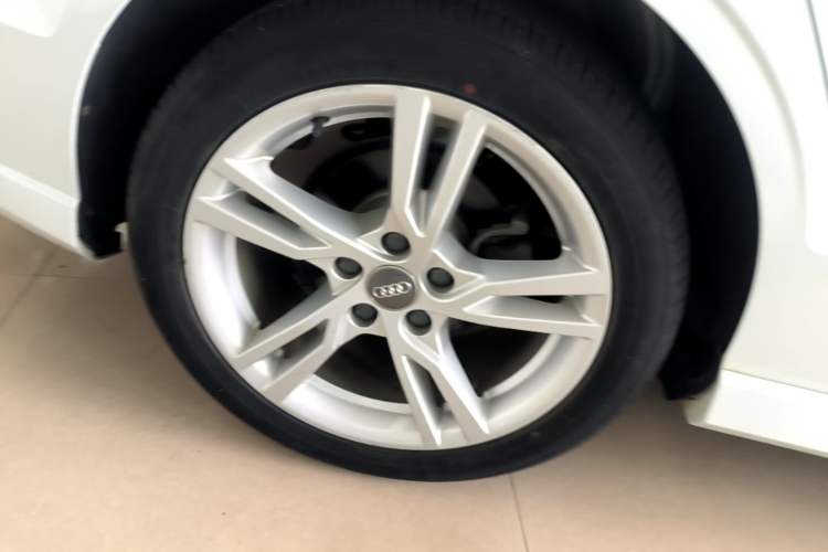 Used Audi A3 2020 Limousine 35 TFSI Fashion Edition China VI Emission Standard Right Rear Wheel Hub