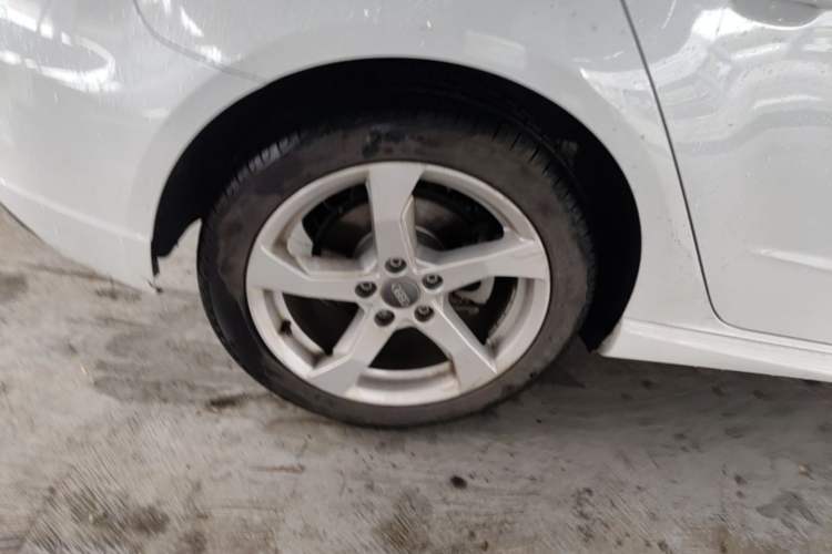 Used Audi A3 2020 Sportback 35 TFSI Fashion Edition China VI Emission Standard Right Rear Wheel Hub