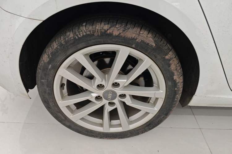 Used Audi A3 2020 Sportback 35 TFSI Ambition China VI Right Rear Wheel Hub