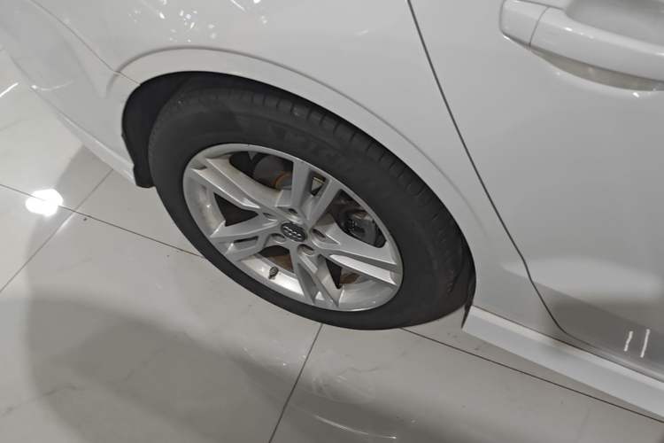 Used Audi A3 2020 Limousine 35 TFSI Fashion Edition China VI Emission Standard Right Rear Wheel Hub