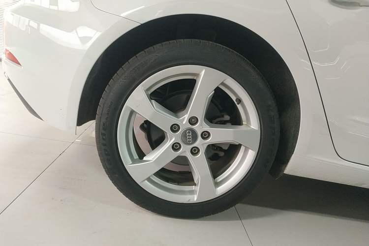 Used Audi A3 2020 Restyled Sportback 35 TFSI Entry-Level China VI Emission Standard Right Rear Wheel Hub