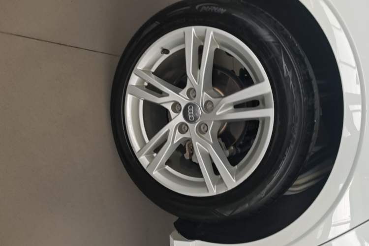 Used Audi A3 2020 Limousine 35 TFSI Fashion Edition China VI Emission Standard Right Rear Wheel Hub
