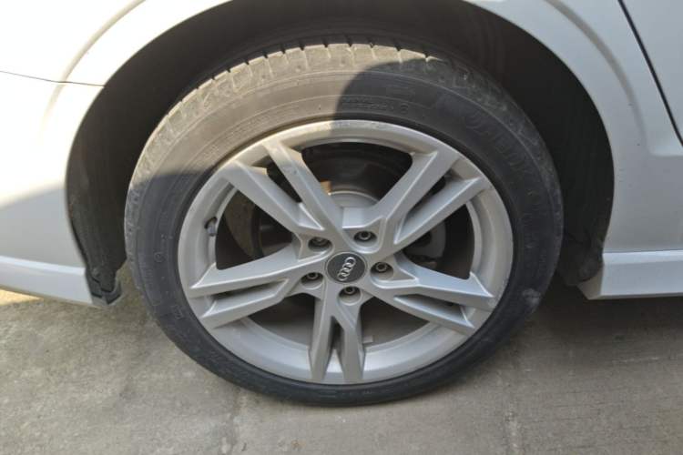 Used Audi A3 2020 Limousine 35 TFSI Fashion Edition China VI Emission Standard Right Rear Wheel Hub
