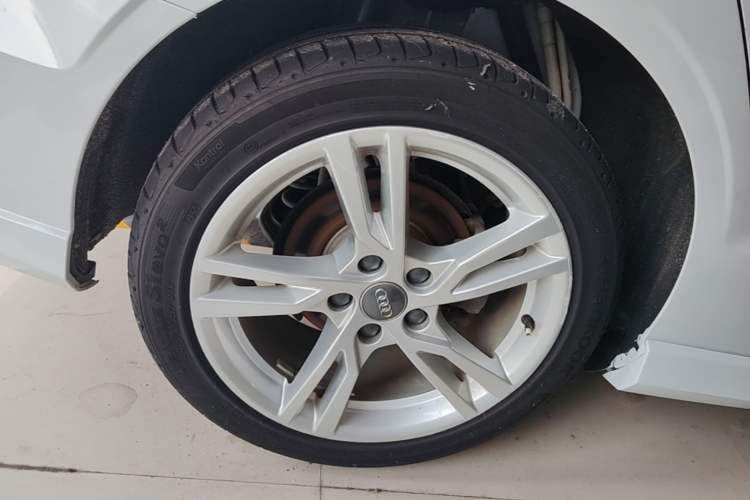 Used Audi A3 2020 Limousine 35 TFSI Fashion Edition China VI Emission Standard Right Rear Wheel Hub