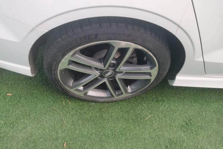 Used Audi A3 2020 Limousine 35 TFSI Sporty Version China VI Right Rear Wheel Hub