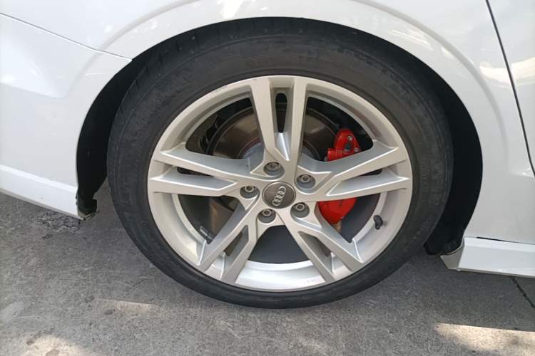 Used Audi A3 2020 Limousine 35 TFSI Fashion Edition China VI Emission Standard Right Rear Wheel Hub