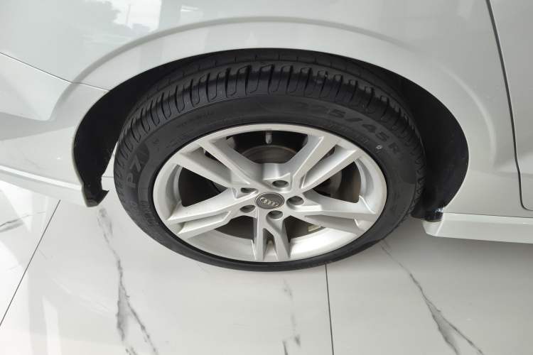 Used Audi A3 2020 Limousine 35 TFSI Fashion Edition China VI Emission Standard Right Rear Wheel Hub