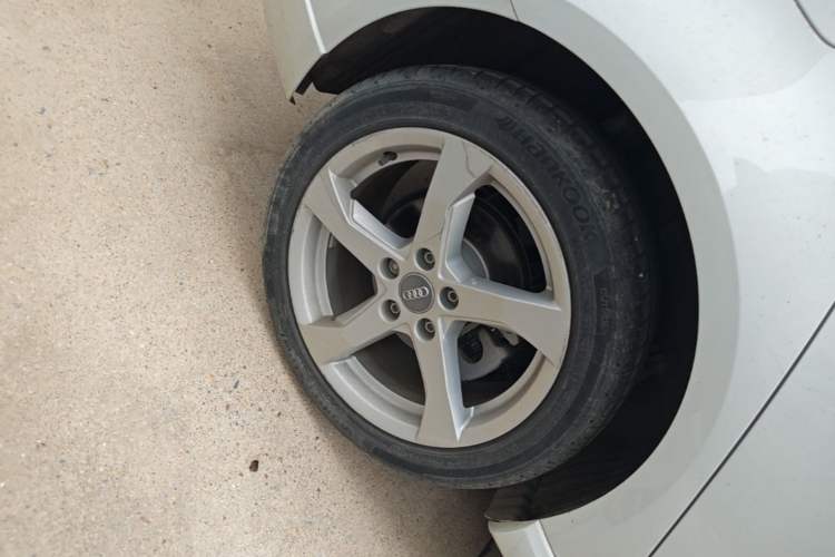 Used Audi A3 2020 Sportback 35 TFSI Fashion Edition China VI Emission Standard Right Rear Wheel Hub