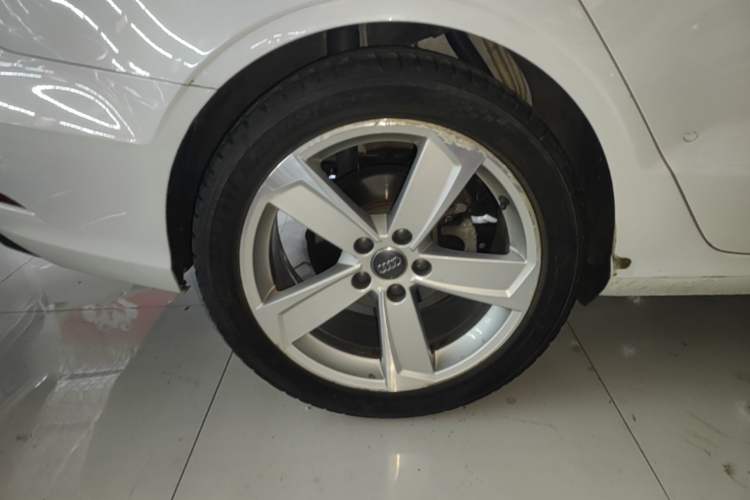 Used Audi A3 2020 Limousine 35 TFSI Style Edition China VI Emission Standard Right Rear Wheel Hub