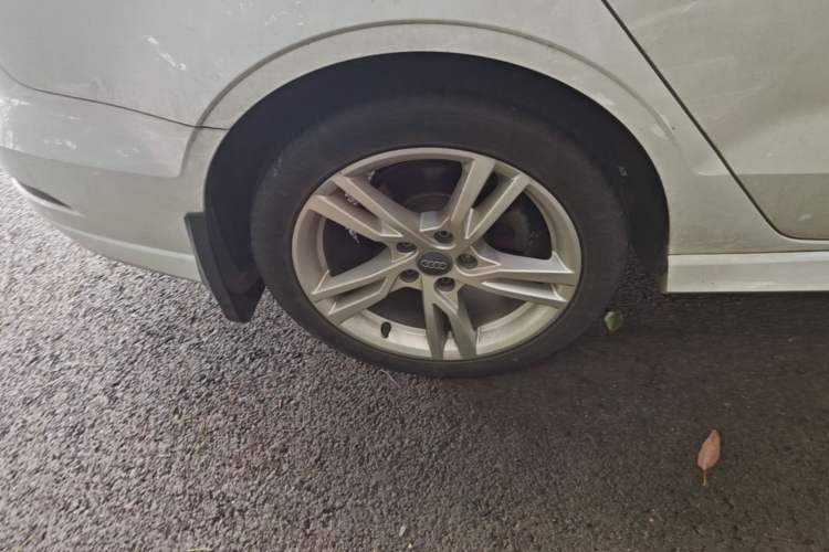 Used Audi A3 2020 Limousine 35 TFSI Fashion Edition China VI Emission Standard Right Rear Wheel Hub