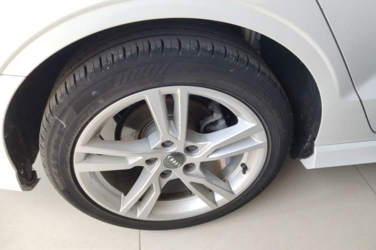 Used Audi A3 2020 Limousine 35 TFSI Fashion Edition China VI Emission Standard Right Rear Wheel Hub