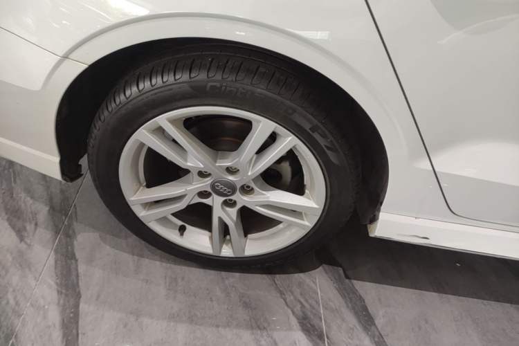 Used Audi A3 2020 Limousine 35 TFSI Fashion Edition China VI Emission Standard Right Rear Wheel Hub
