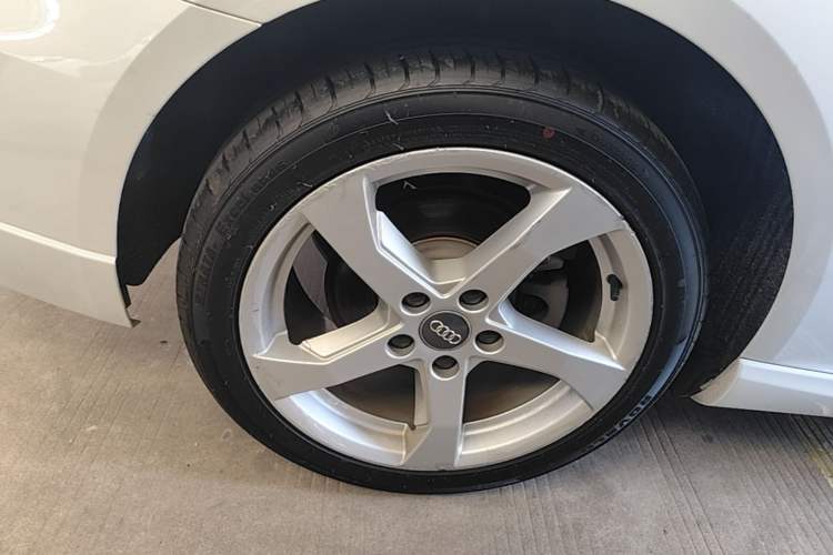 Used Audi A3 2020 Sportback 35 TFSI Fashion Edition China VI Emission Standard Right Rear Wheel Hub