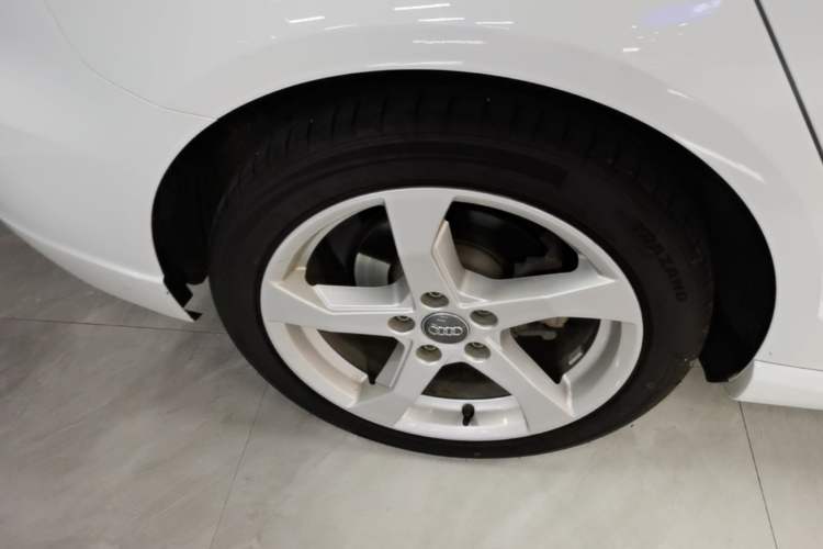 Used Audi A3 2020 Sportback 35 TFSI Fashion Edition China VI Emission Standard Right Rear Wheel Hub