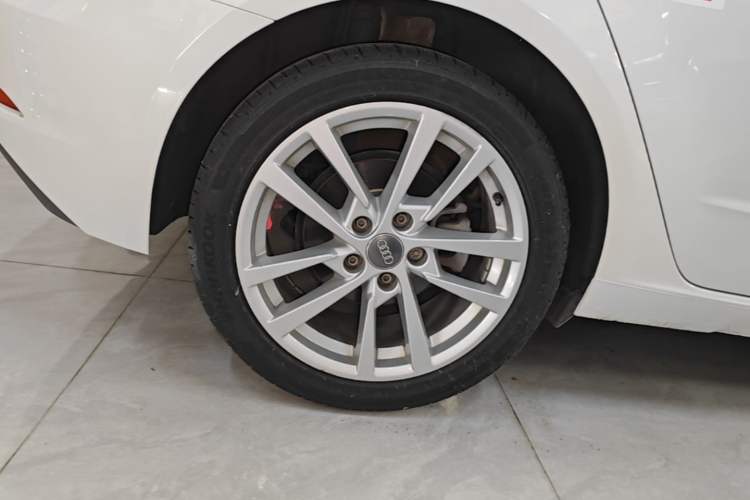 Used Audi A3 2020 Restyled Sportback 35 TFSI Entry-Level China VI Emission Standard Right Rear Wheel Hub