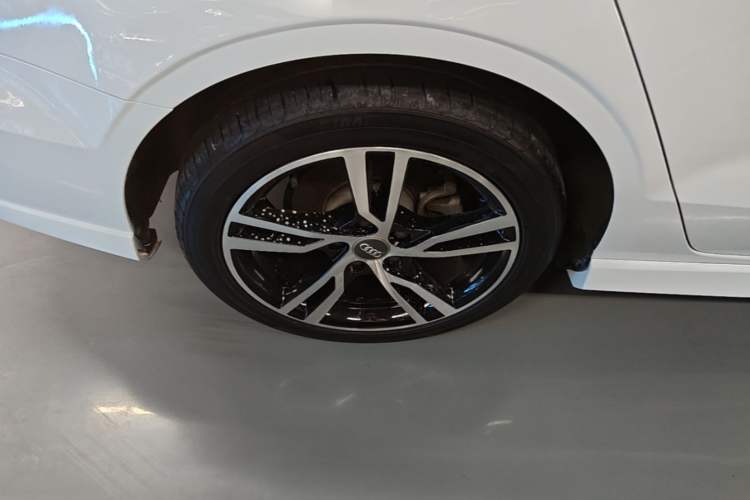 Used Audi A3 2020 Limousine 35 TFSI Fashion Edition China VI Emission Standard Right Rear Wheel Hub