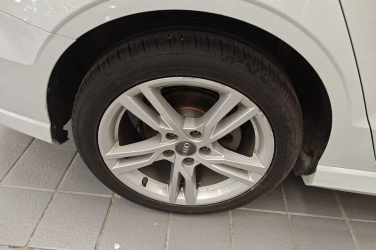 Used Audi A3 2020 Limousine 35 TFSI Fashion Edition China VI Emission Standard Right Rear Wheel Hub