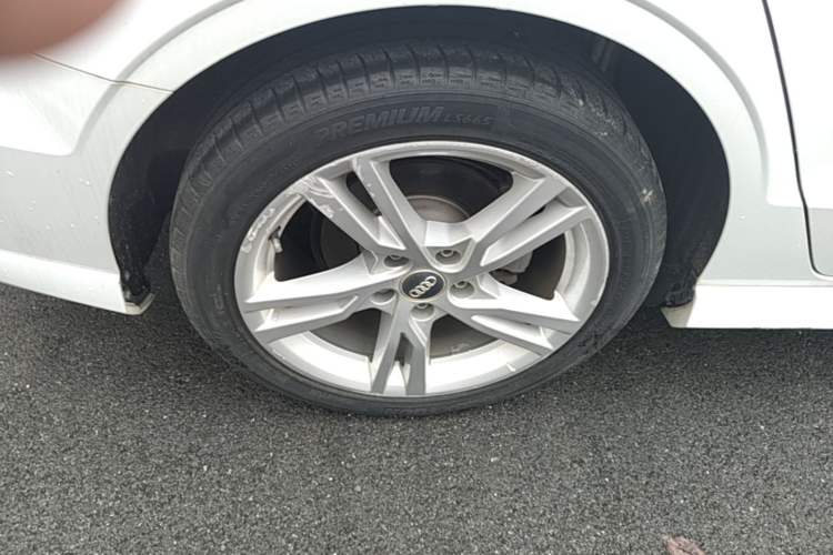 Used Audi A3 2020 Limousine 35 TFSI Fashion Edition China VI Emission Standard Right Rear Wheel Hub