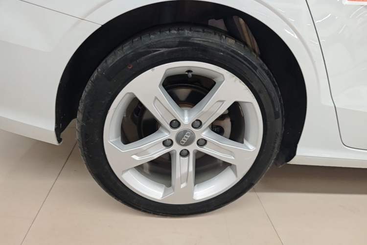 Used Audi A3 2020 Limousine 35 TFSI Ambition China VI Right Rear Wheel Hub