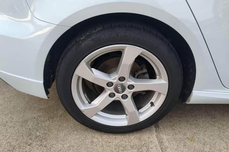Used Audi A3 2020 Sportback 35 TFSI Fashion Edition China VI Emission Standard Right Rear Wheel Hub