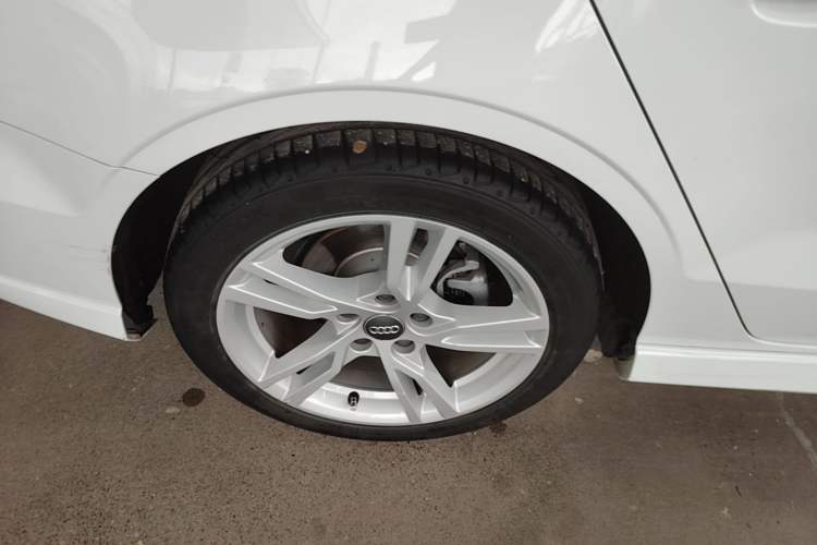 Used Audi A3 2020 Limousine 35 TFSI Fashion Edition China VI Emission Standard Right Rear Wheel Hub