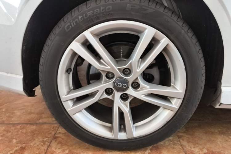 Used Audi A3 2020 Limousine 35 TFSI Fashion Edition China VI Emission Standard Right Rear Wheel Hub