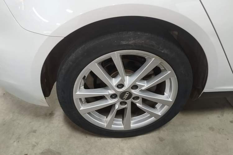 Used Audi A3 2020 Restyled Sportback 35 TFSI Entry-Level China VI Emission Standard Right Rear Wheel Hub