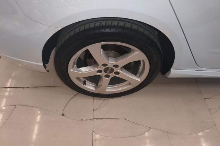 Used Audi A3 2020 Sportback 35 TFSI Fashion Edition China VI Emission Standard Right Rear Wheel Hub