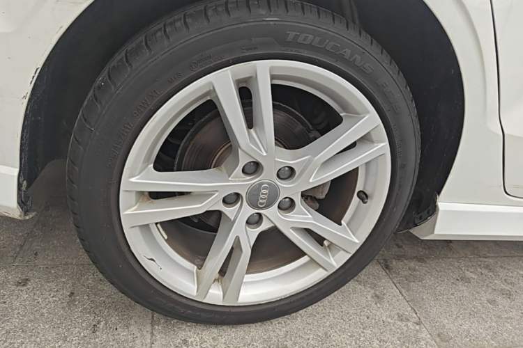 Used Audi A3 2020 Limousine 35 TFSI Fashion Edition China VI Emission Standard Right Rear Wheel Hub