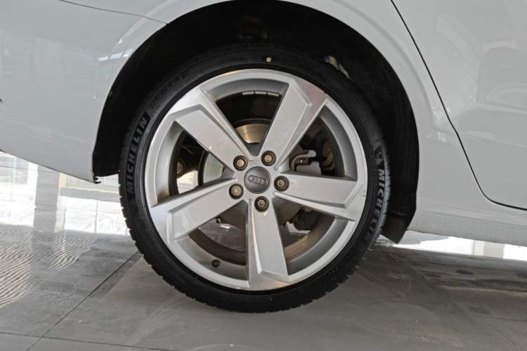 Used Audi A3 2020 Limousine 35 TFSI Style Edition China VI Emission Standard Right Rear Wheel Hub