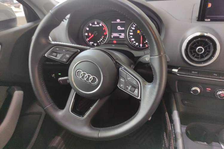 Used Audi A3 2020 Limousine 35 TFSI Fashion Edition China VI Emission Standard Steering Wheel