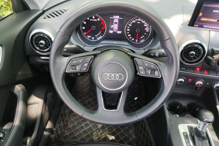 Used Audi A3 2020 Sportback 35 TFSI Fashion Edition China VI Emission Standard Steering Wheel