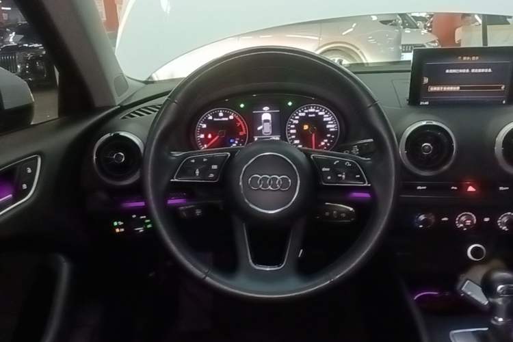 Used Audi A3 2020 Sportback 35 TFSI Fashion Edition China VI Emission Standard Steering Wheel