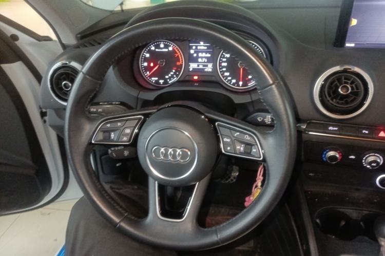 Used Audi A3 2020 Sportback 35 TFSI Fashion Edition China VI Emission Standard Steering Wheel