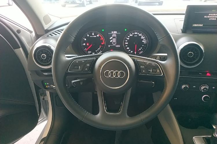 Used Audi A3 2020 Limousine 35 TFSI Fashion Edition China VI Emission Standard Steering Wheel