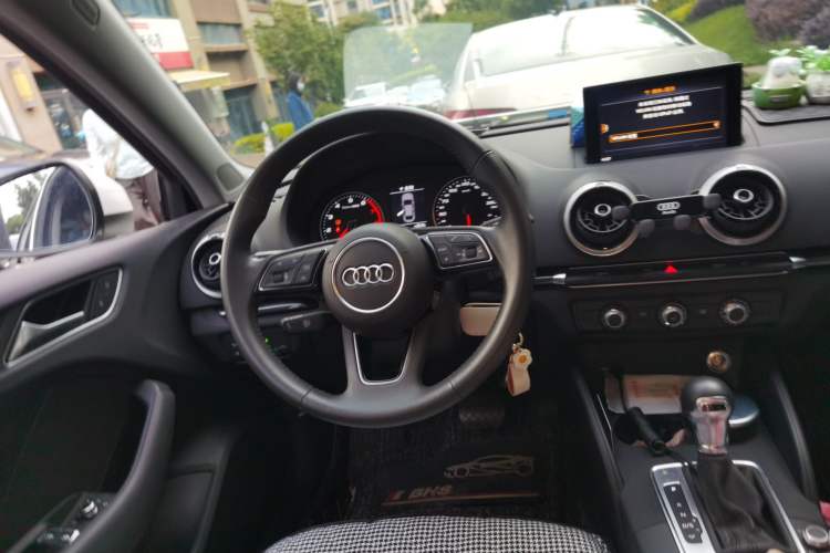 Used Audi A3 2020 Limousine 35 TFSI Fashion Edition China VI Emission Standard Steering Wheel